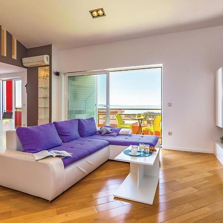 Lovely Apartment In Makarska With Kitchenette المظهر الخارجي الصورة