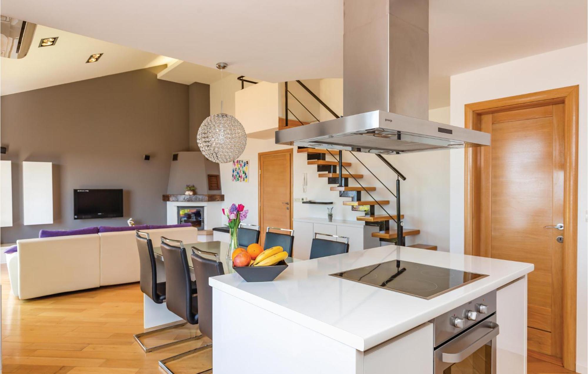 Lovely Apartment In Makarska With Kitchenette المظهر الخارجي الصورة
