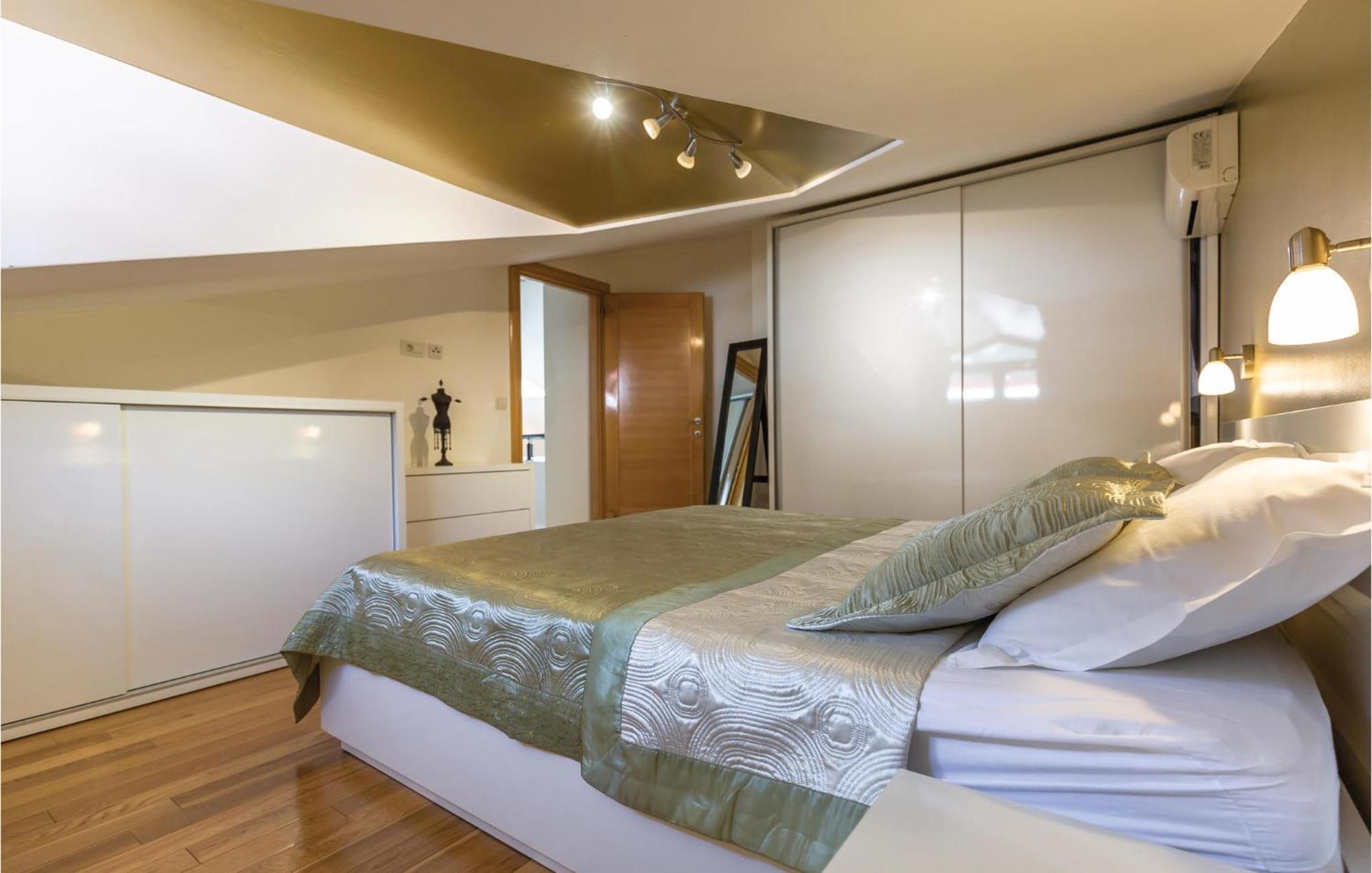 Lovely Apartment In Makarska With Kitchenette المظهر الخارجي الصورة