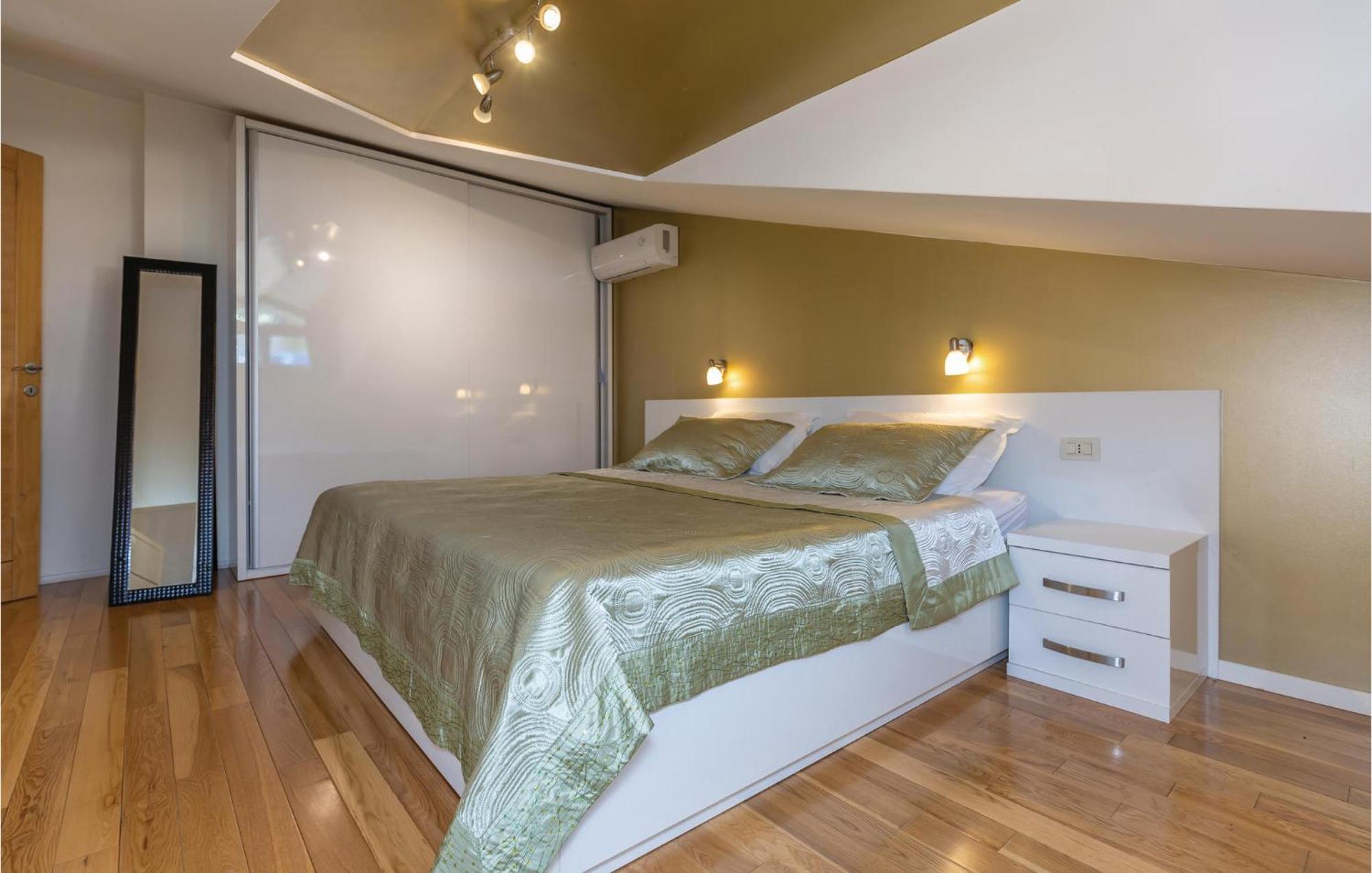Lovely Apartment In Makarska With Kitchenette المظهر الخارجي الصورة