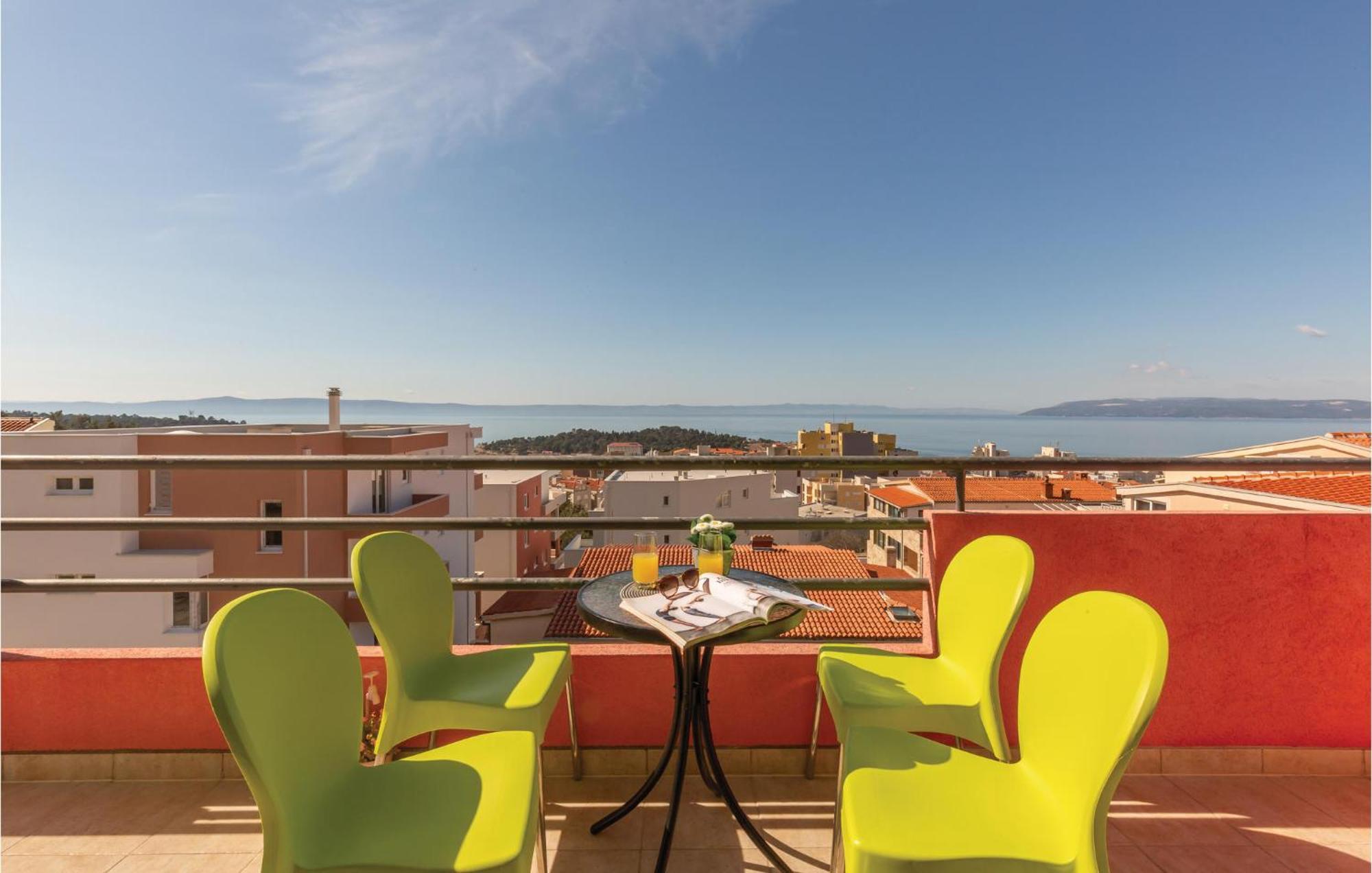 Lovely Apartment In Makarska With Kitchenette المظهر الخارجي الصورة